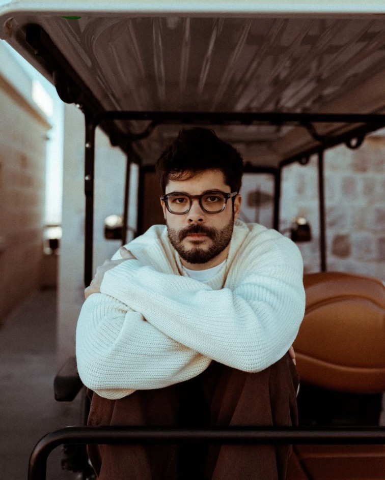 پیج اینستاگرام گنجو اوزاک بازیگر ترک